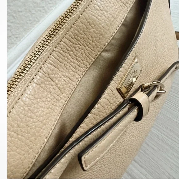 Coach 49992 Madison Leather East West Swingpack In Tan NWOT condition - Picture 5 of 6